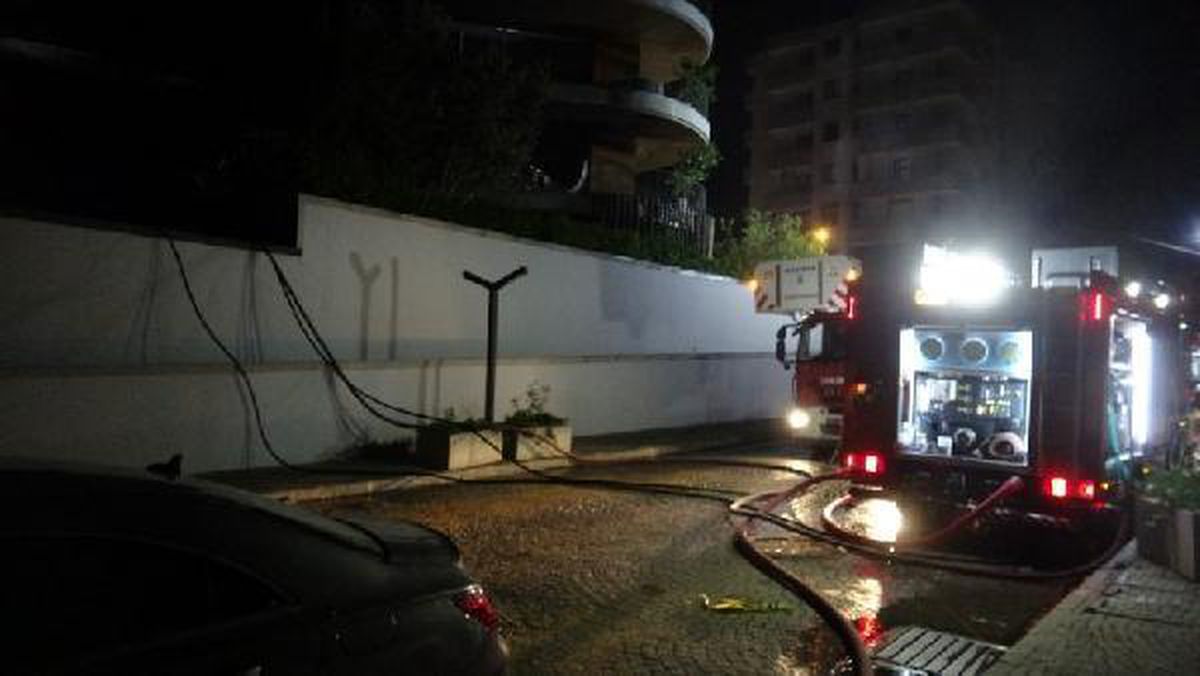 İzmir Narlıdere\'deki Yangın Kontrol Altına Alındı