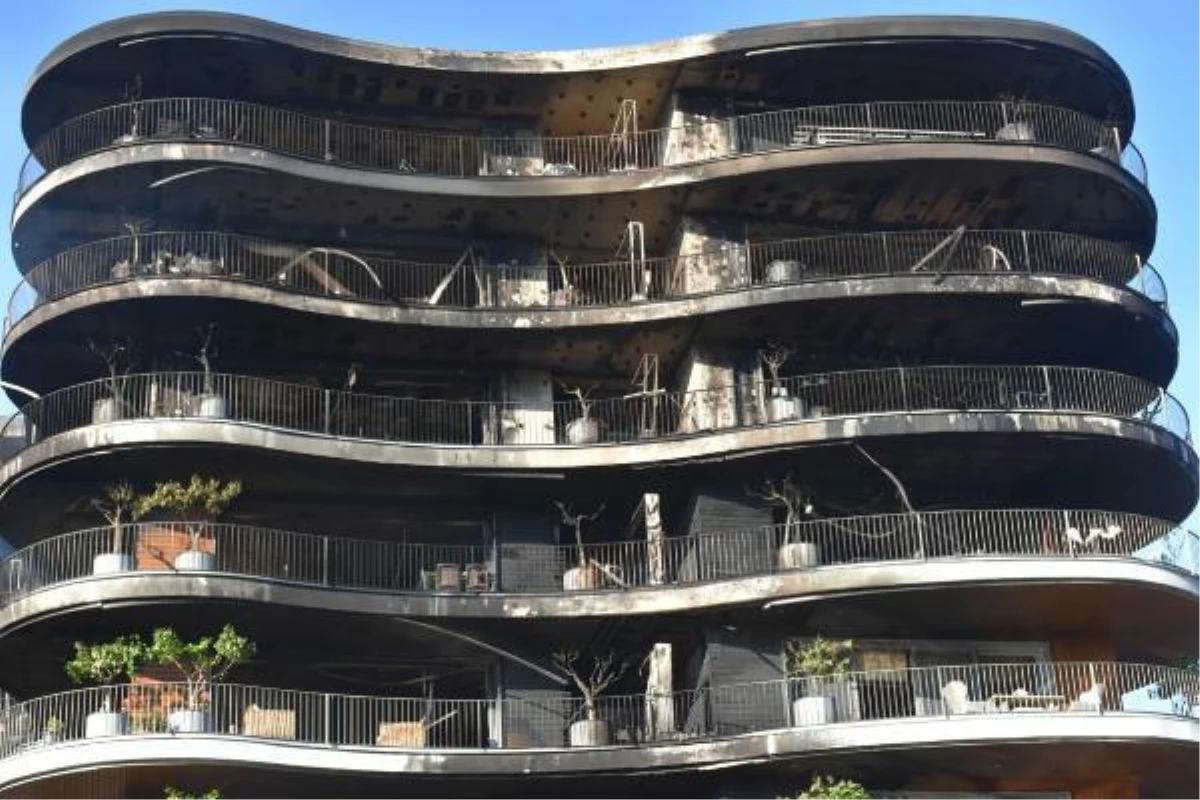 İzmir\'deki Lüks Sitede Çıkan Yangınla İlgili Soruşturma Başlatıldı