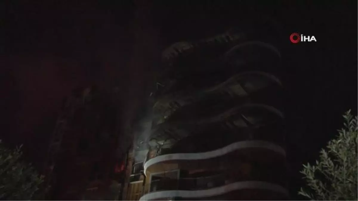 İzmir'deki büyük site yangını 7 saatin ardından kontrol altına alındı