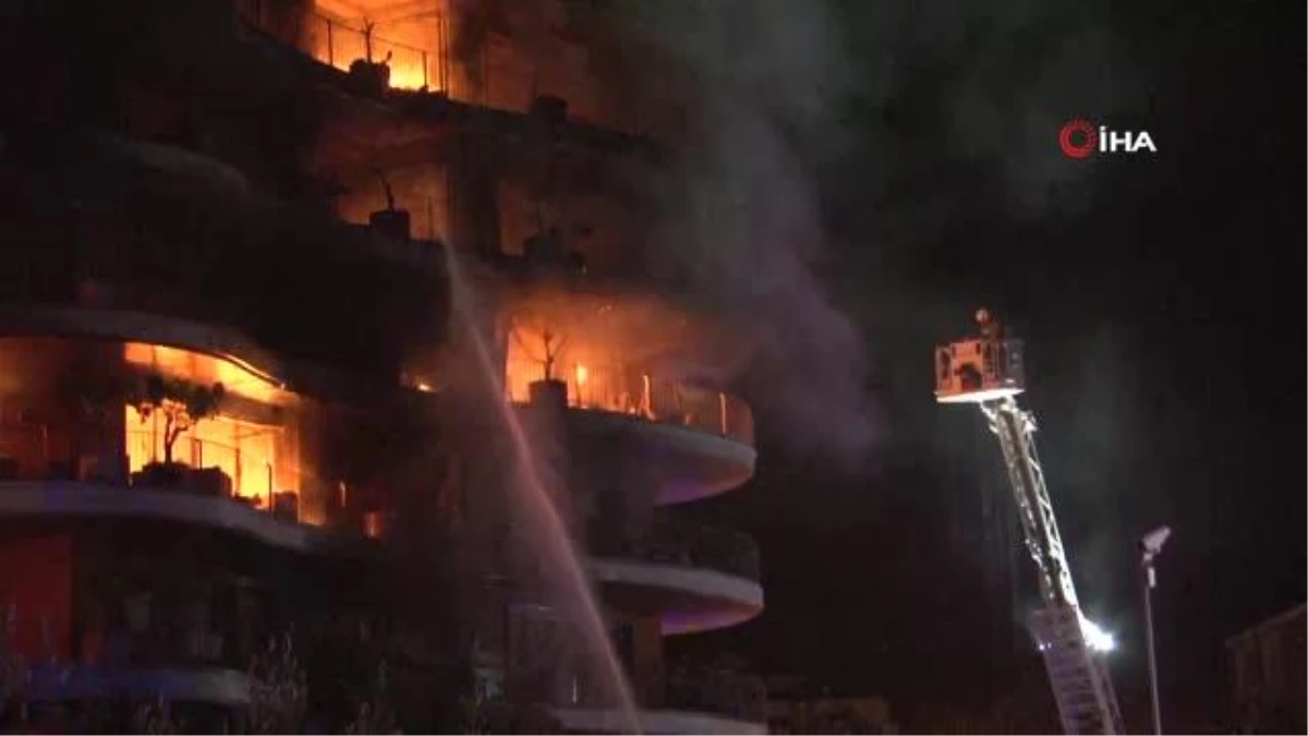 İzmir\'deki büyük yangın için helikopterler havalandı