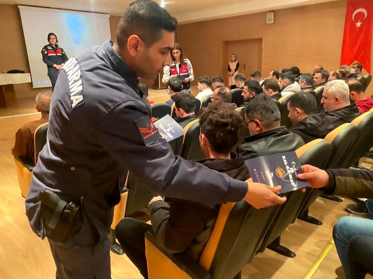 Jandarmadan erkeklere "Kadına El Kal-Ka-Maz" eğitimi