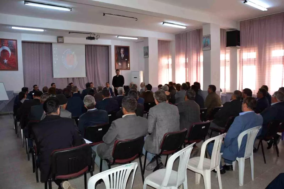 Manisa Selendi Kaymakamı Muhtarlarla İstişare Toplantısı Düzenledi