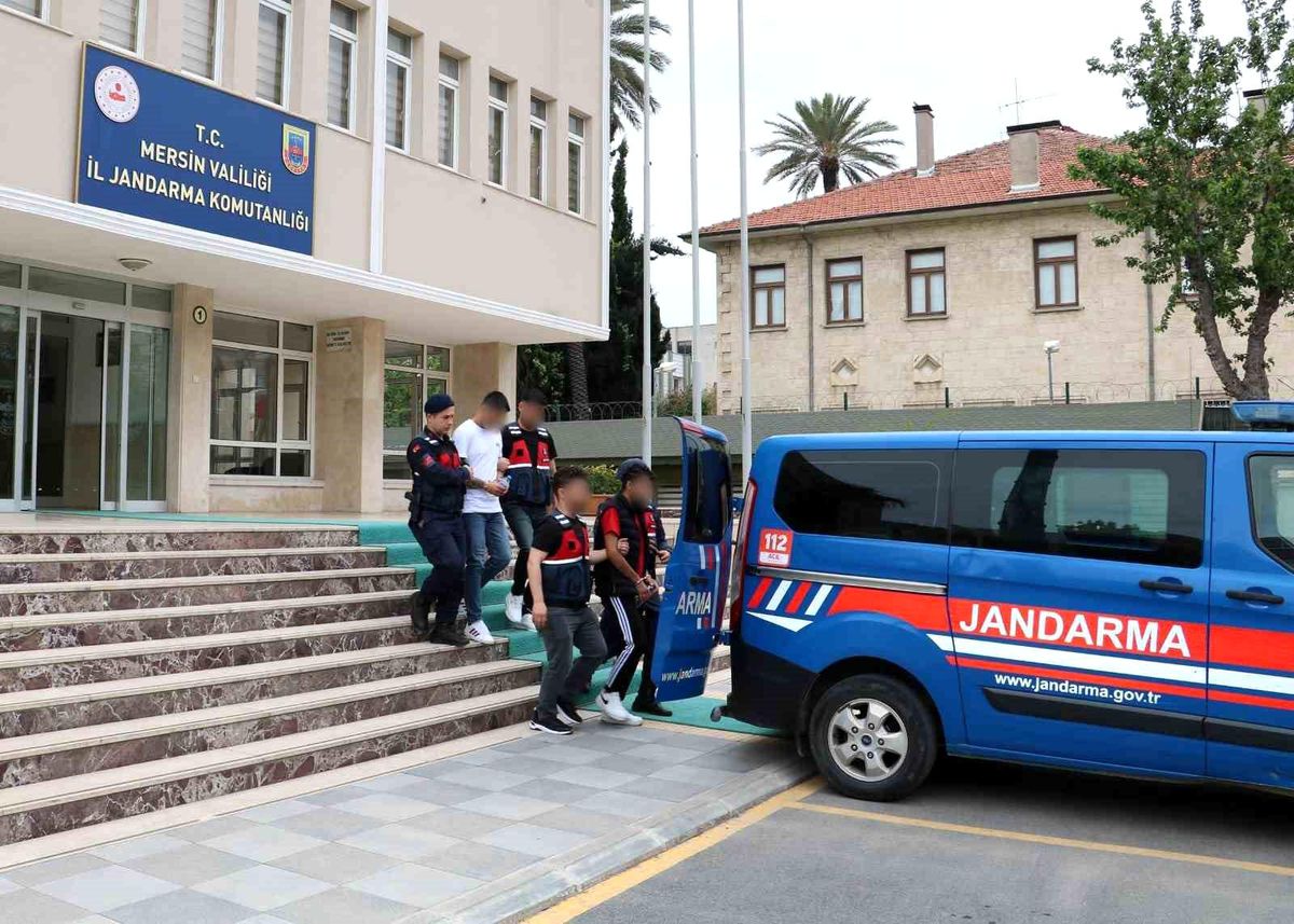 Mersin\'de Uyuşturucu Operasyonu: 8 Bin 340 Adet Hap Ele Geçirildi