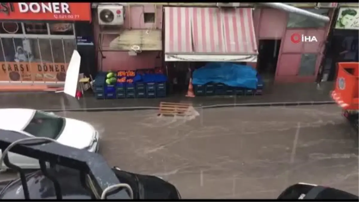 Develi'de Sağanak Yağış Sonrası Caddeler Göle Döndü