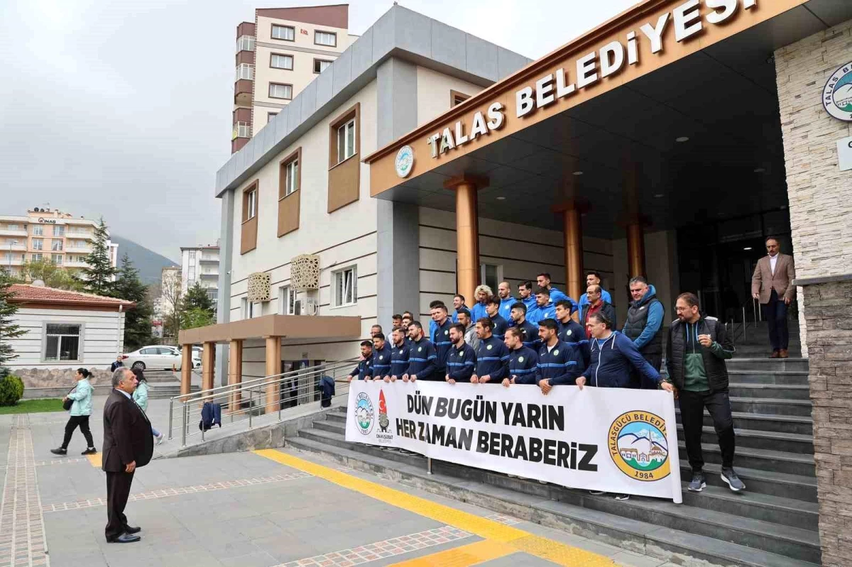 Talasgücü Belediyespor, depremzede çocukların gönlünü almak için Kahramanmaraş\'a gitti
