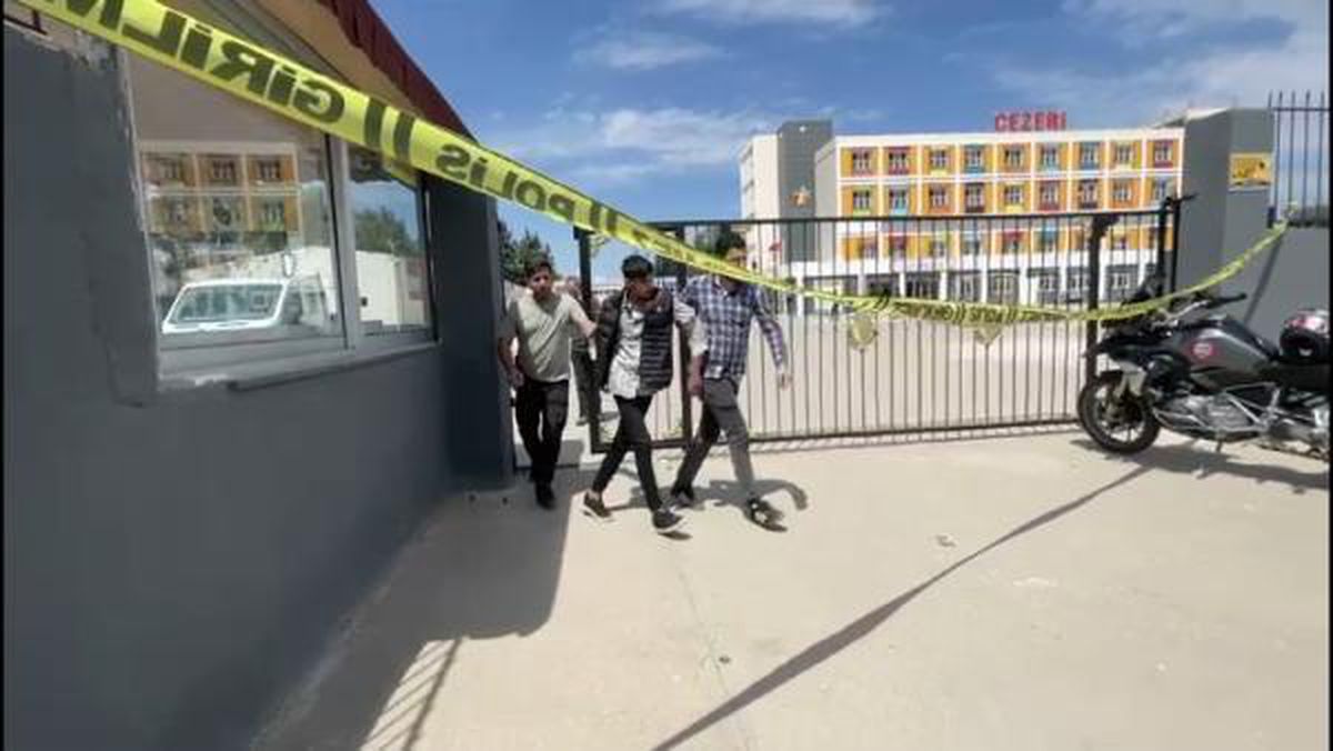 Lise öğrencisi okul müdür yardımcısı ve öğrencileri pompalı tüfekle yaraladı