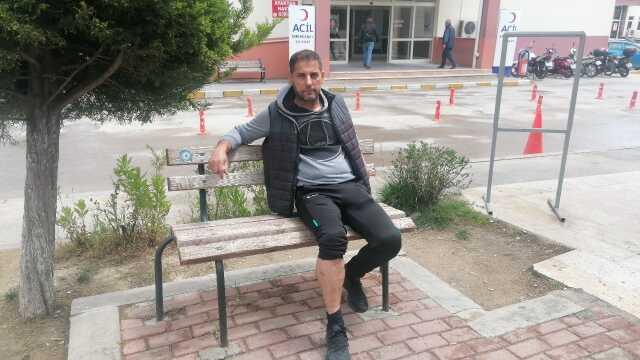 Seçmen bilgi kağıdı dağıtan muhtar, sokak köpeklerinin saldırısına uğradı Seçmen bilgi kağıdı dağıtan muhtar, sokak köpeklerinin saldırısına uğradı