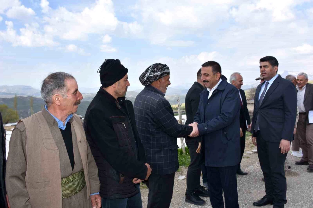 Siirt Valisi Osman Hacıbektaşoğlu, Pervari ilçesindeki köyleri ziyaret etti