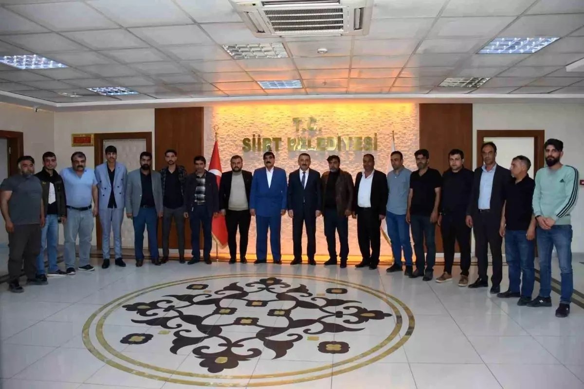 Siirt Valisi Hacıbektaşoğlu, vatandaşların sorun ve taleplerini dinlemeye devam ediyor