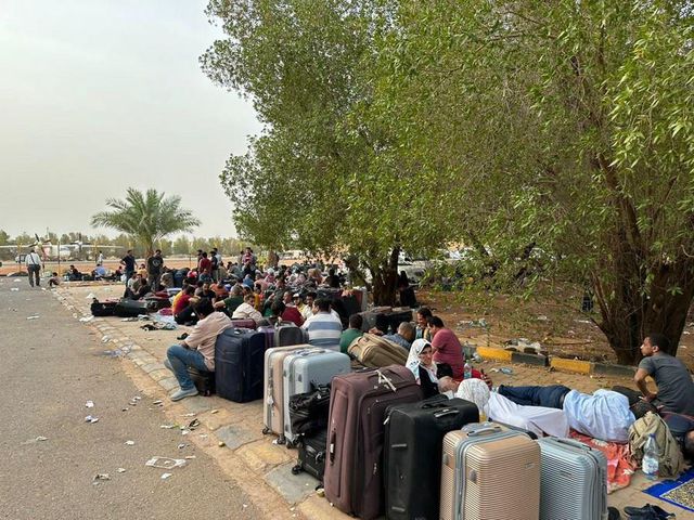 Sudan'da Çatışmalar Devam Ederken Halk Komşu Ülkelere Sığınıyor Sudan'da Çatışmalar Devam Ederken Halk Komşu Ülkelere Sığınıyor