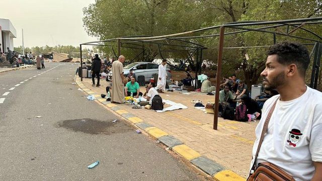 Sudan'da Çatışmalar Devam Ederken Halk Komşu Ülkelere Sığınıyor Sudan'da Çatışmalar Devam Ederken Halk Komşu Ülkelere Sığınıyor