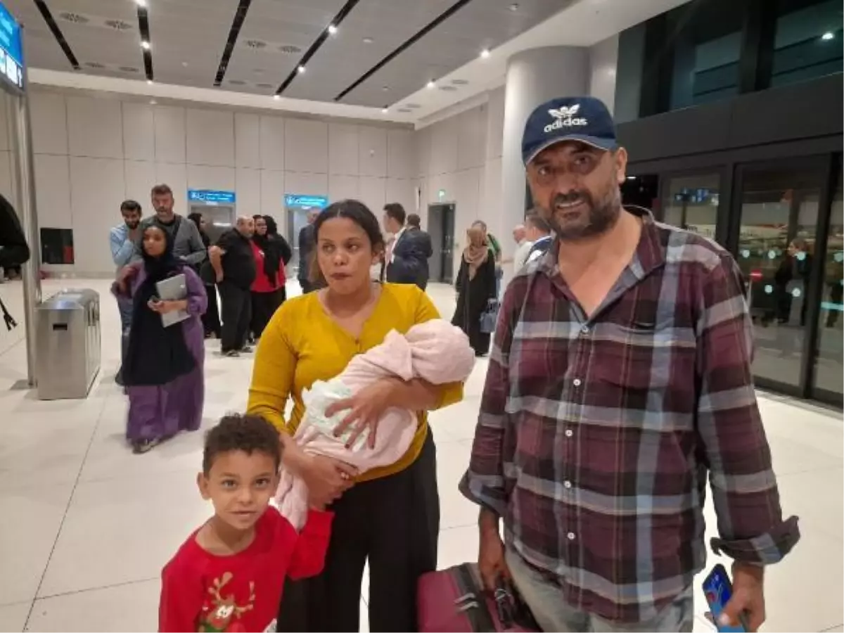 Sudan'da mahsur kalan Türk vatandaşları tahliye ediliyor