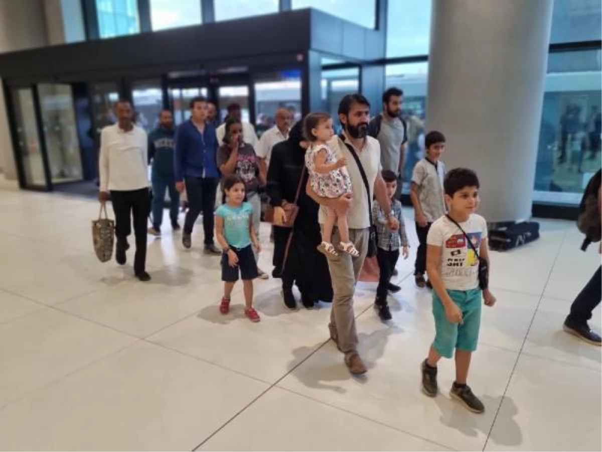 Sudan\'da mahsur kalan 101 Türk vatandaşı İstanbul\'a getirildi