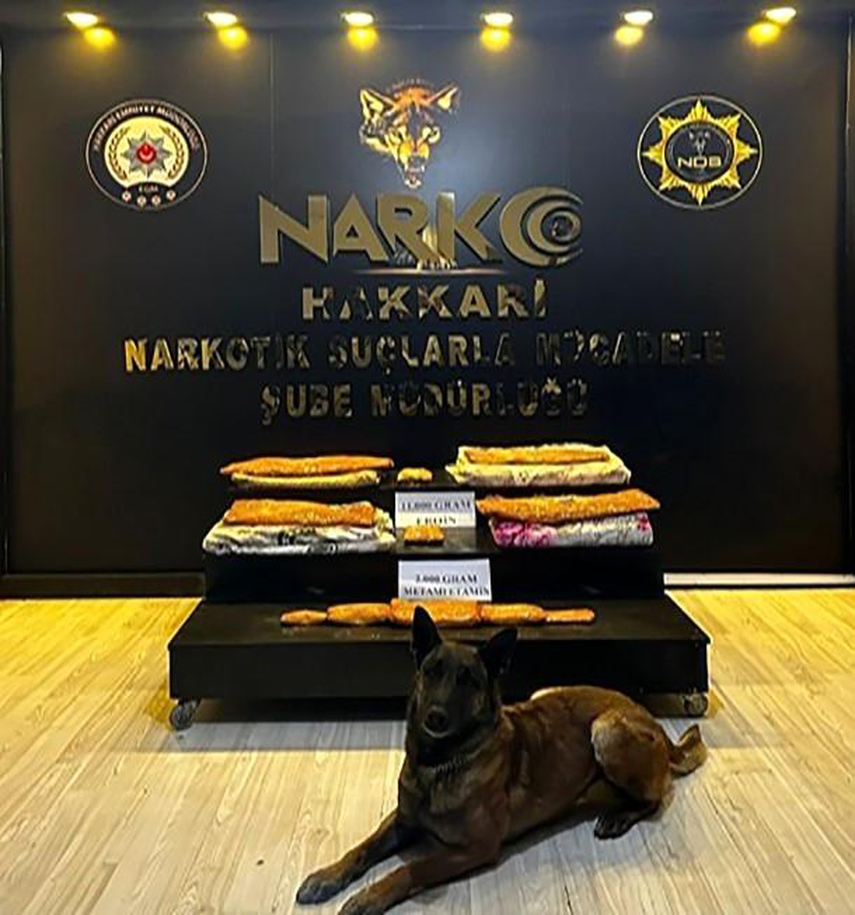 Hakkari\'de Narkotik Köpeği Rüzgar ile Yapılan Çalışmalarda 13 Kilo Uyuşturucu Ele Geçirildi
