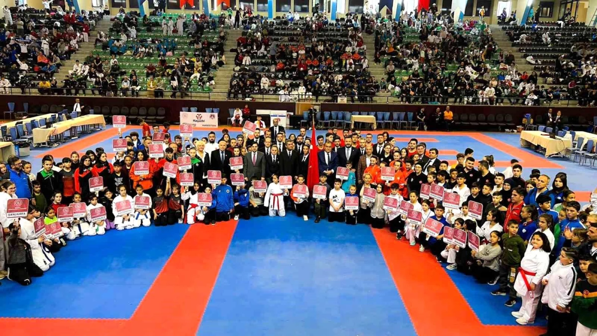 Türkiye Çocuklar Karate Şampiyonası 59 ilden 3 bini aşkın minik sporcuyla başladı