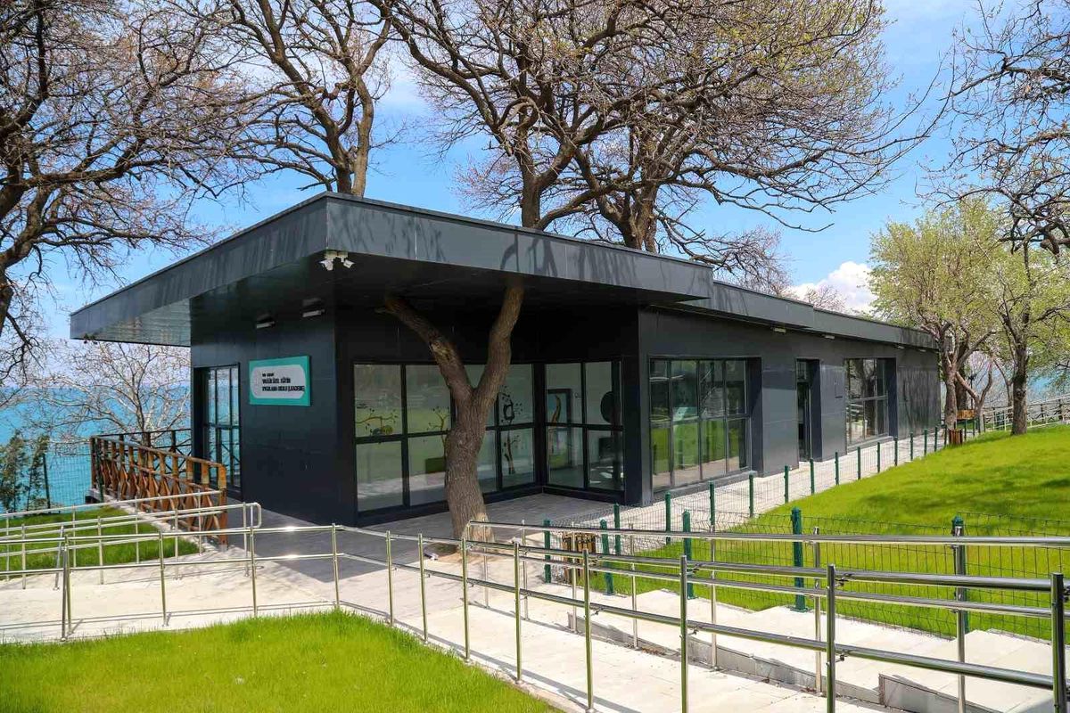 Van Büyükşehir Belediyesi Vali Evi\'ni Özel Eğitim Okuluna Dönüştürdü