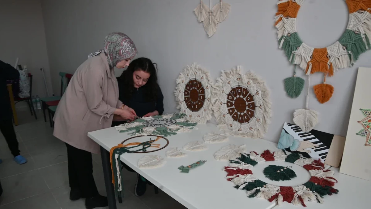 Depremzedeler Yozgat\'ta El Sanatları Kursuna Katılıyor