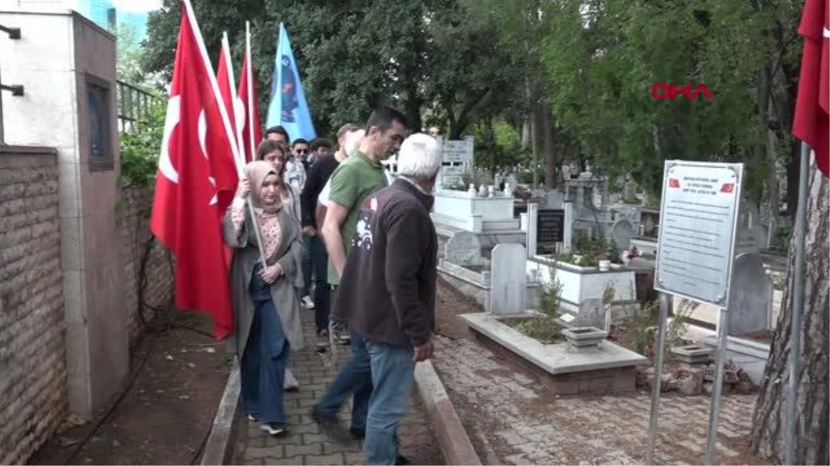 Topçu Yüzbaşı Mustafa Ertuğrul Aker\'in mezarı başında anma töreni düzenlendi