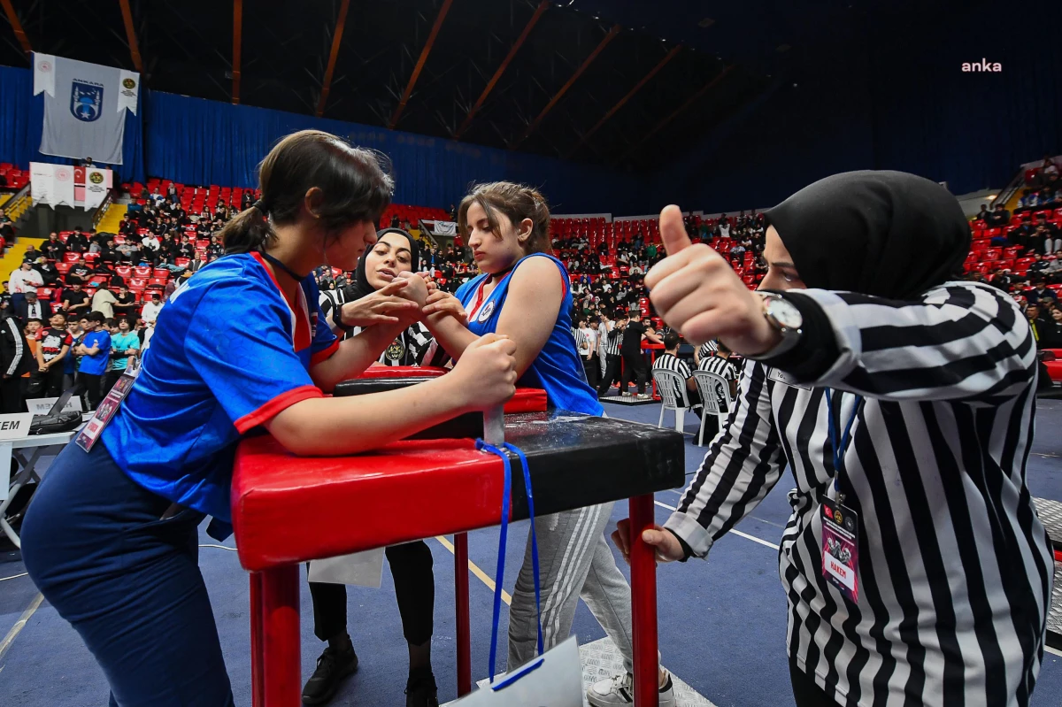 Ankara\'da Türkiye Bilek Güreşi Şampiyonası ve Avrupa Şampiyonası Milli Takım Seçmeleri düzenlendi