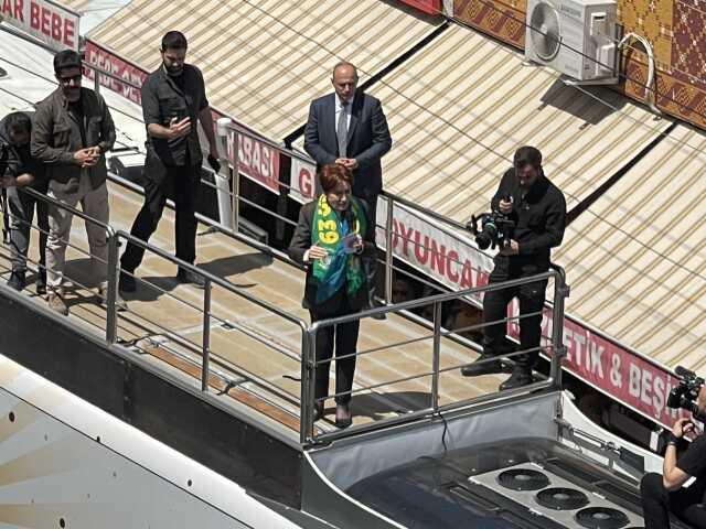 Akşener'den Bakan Bozdağ'ın 'Şampanya ile kutlayacaklar' çıkışına yanıt: 7 yaşımdan beri 5 vakit namaz kılıyorum