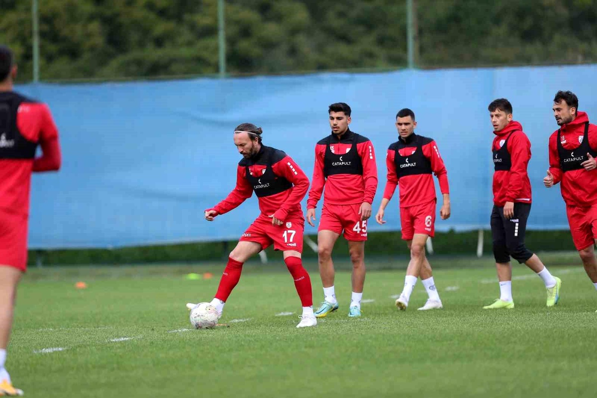 Altınordu, Bandırmaspor\'u mağlup ederek tehlikeli bölgeden uzak kalmak istiyor
