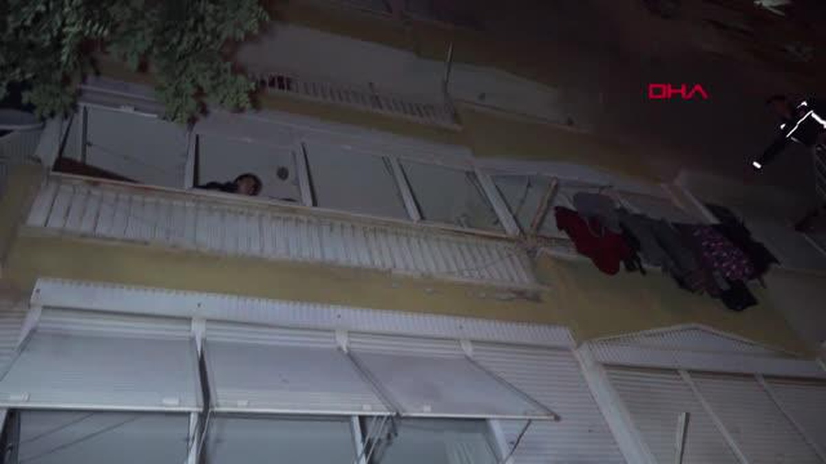 Antalya\'da 13 Katlı Apartman Yangınında Anne ve Kızı Dumandan Etkilendi