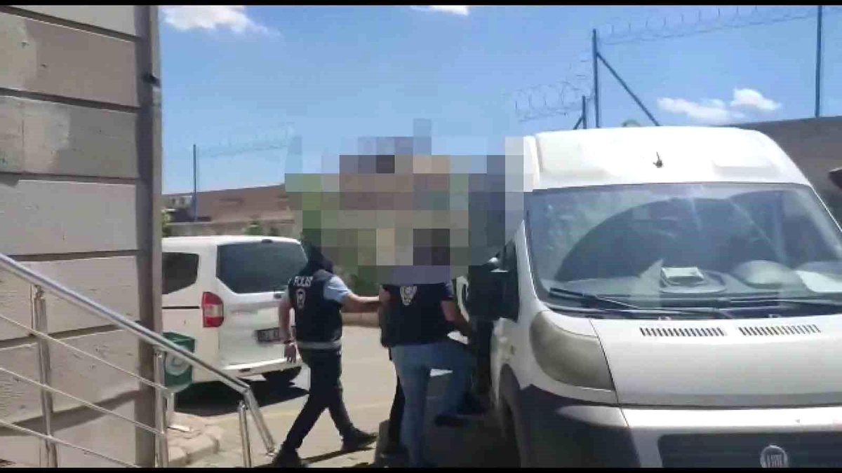 Şanlıurfa\'da Otomobil ve Motosiklet Hırsızlığı Yapan 3 Zanlı Yakalandı