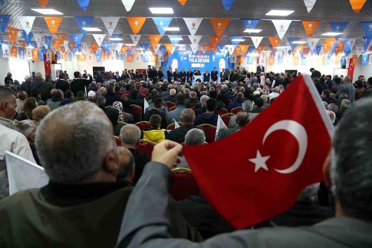 Bakan Akar ile Başkan Büyükkılıç, Yahyalı ve Develi\'de müjdelerle gönülleri fethetti