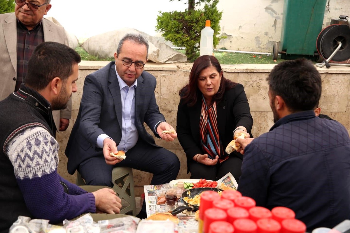 Aydın Büyükşehir Belediye Başkanı Özlem Çerçioğlu Köşk Pazarını Ziyaret Etti