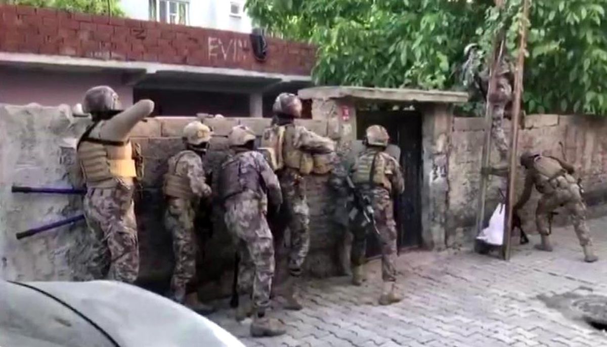 Batman\'da FETÖ/PDY operasyonu: 3 şüpheli gözaltına alındı