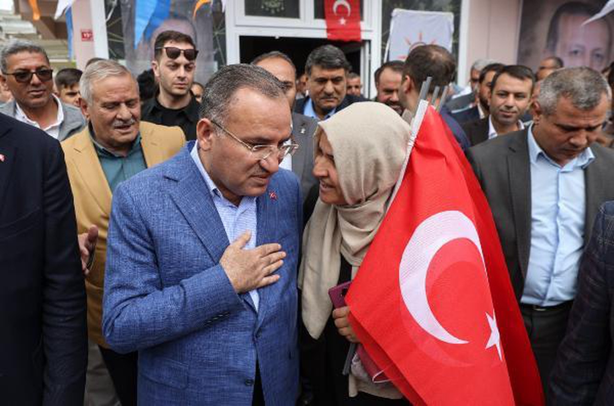 Adalet Bakanı Bozdağ: \'Şükür namazı\' sözüne yapılan eleştiriler ilkel bir zihniyetin ürünü