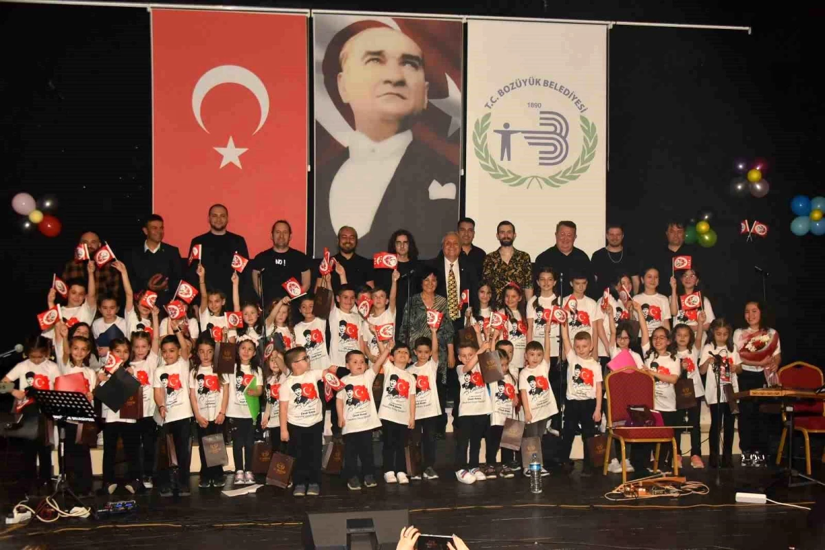 Bozüyük Belediyesi Çocuk Korosu 23 Nisan Çocuk Konseri düzenledi