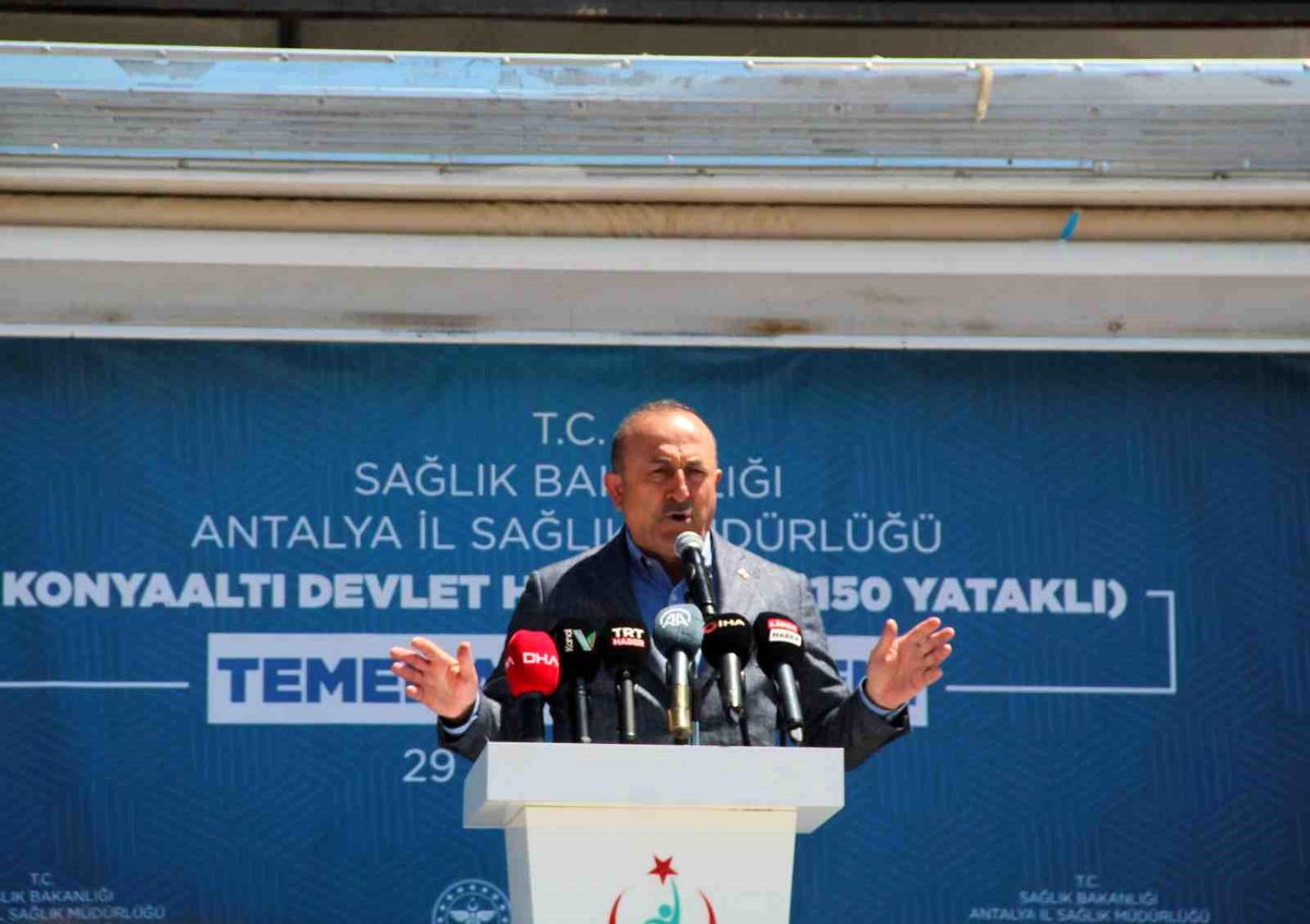 Çavuşoğlu: "Sudan\'da bize el uzatan insanları bırakamayız"