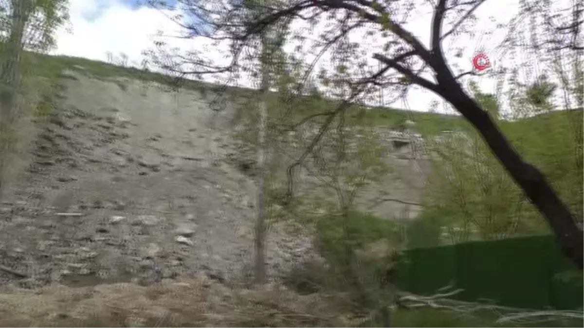Malatya-Çelikhan karayolunda istinat duvarı çöküntüsü tehlike yaratıyor