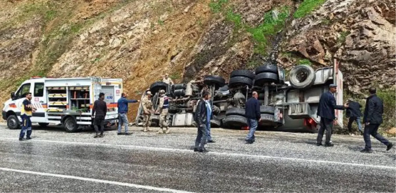 Bitlis\'te Tanker Devrildi: Sürücü Yaralandı