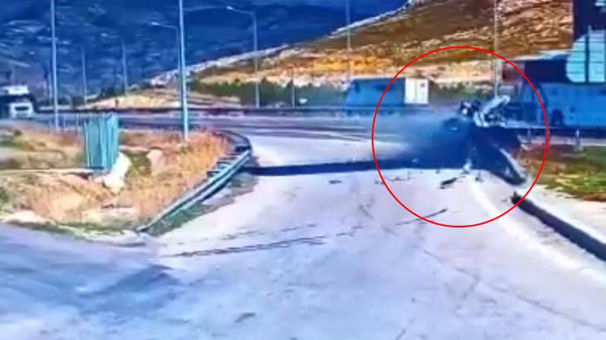 Dinlenme tesisine girmek isteyen şöför bariyerlere ok gibi saplandı! 2 kişi yaralandı