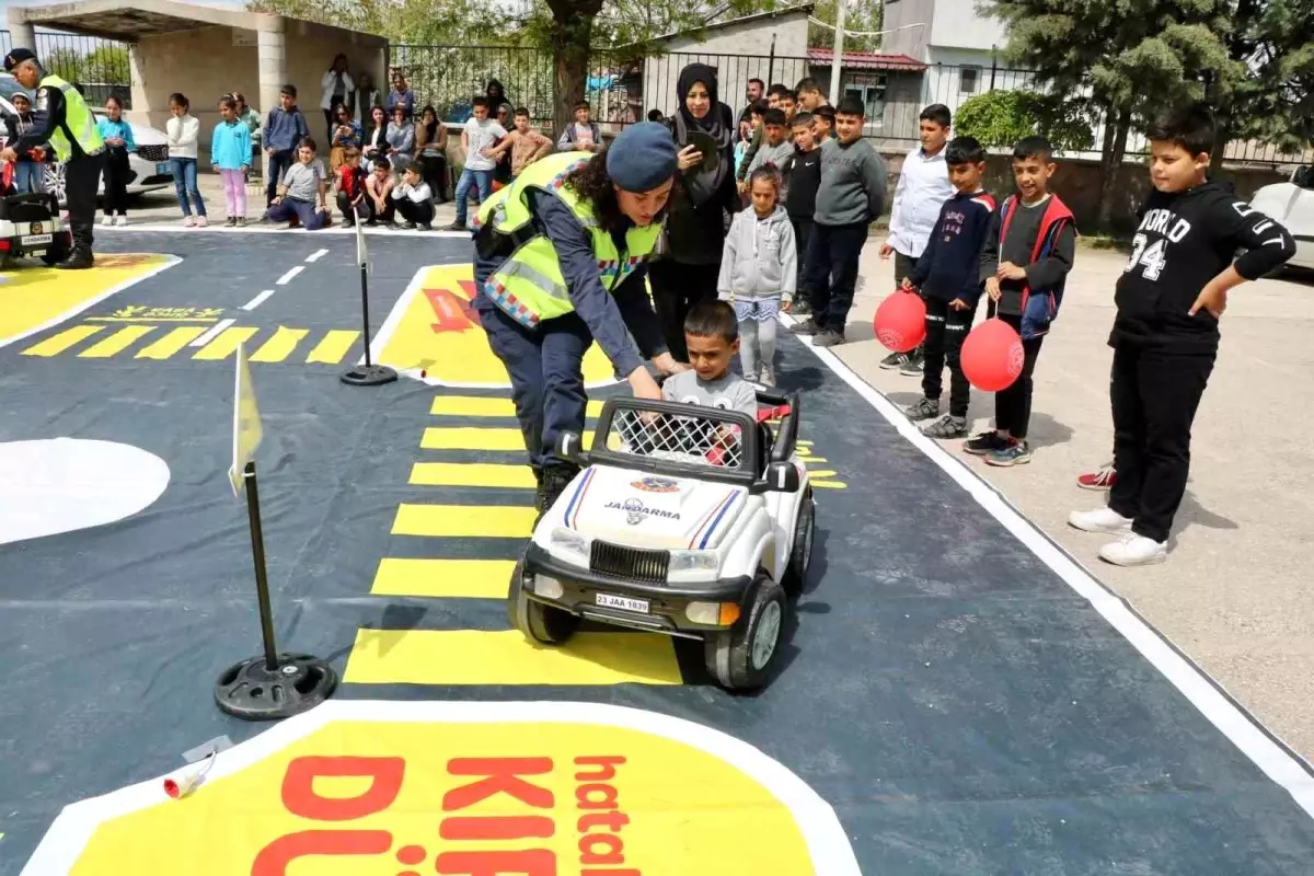 Elazığ\'da 93 Öğrenciye Trafik Denetimi Eğitimi Verildi