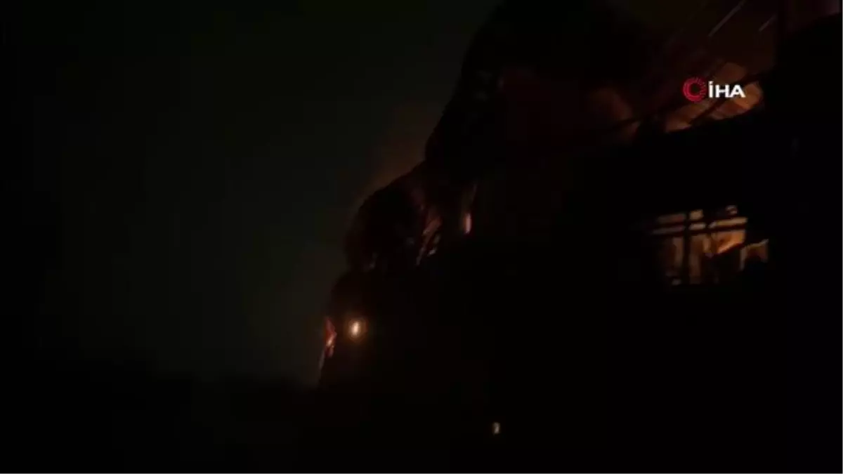 Elazığ'da Tavuk Fabrikası Alev Alev Yandı