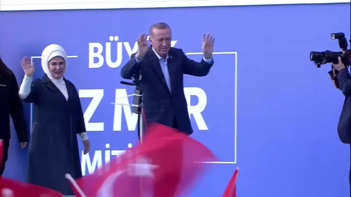 Erdoğan: İzmir\'in Dağlarında Açan Çiçekleri Babalarının Malı Sanarak Sağa Sola Peşkeş Çekenlere Verilecek En Güzel Cevap, İzmirlinin Sandıkta Kendi...