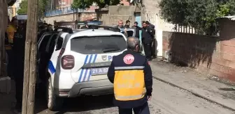 Diyarbakır'da bir kişi eşini boğarak kuzenini bıçaklayarak öldürdü