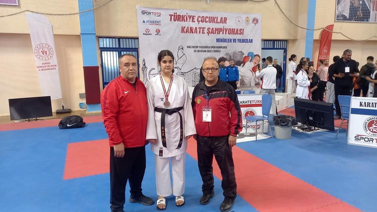 Eskişehirli sporcular Yıldızlar Türkiye Karate Şampiyonasında 5 madalya kazandı