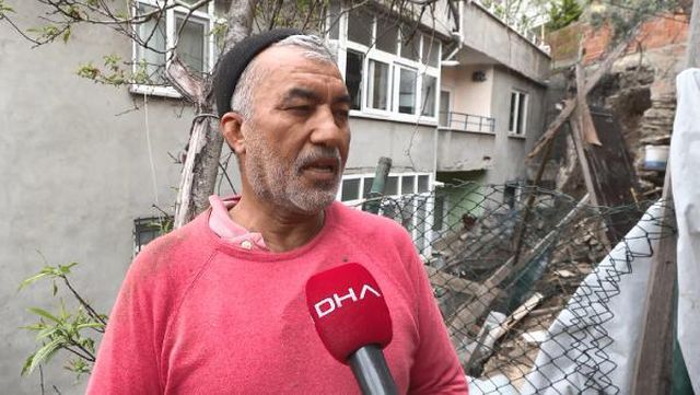 Eyüpsultan'da İstinat Duvarı Çöktü, 5 Bina Boşaltıldı Eyüpsultan'da İstinat Duvarı Çöktü, 5 Bina Boşaltıldı