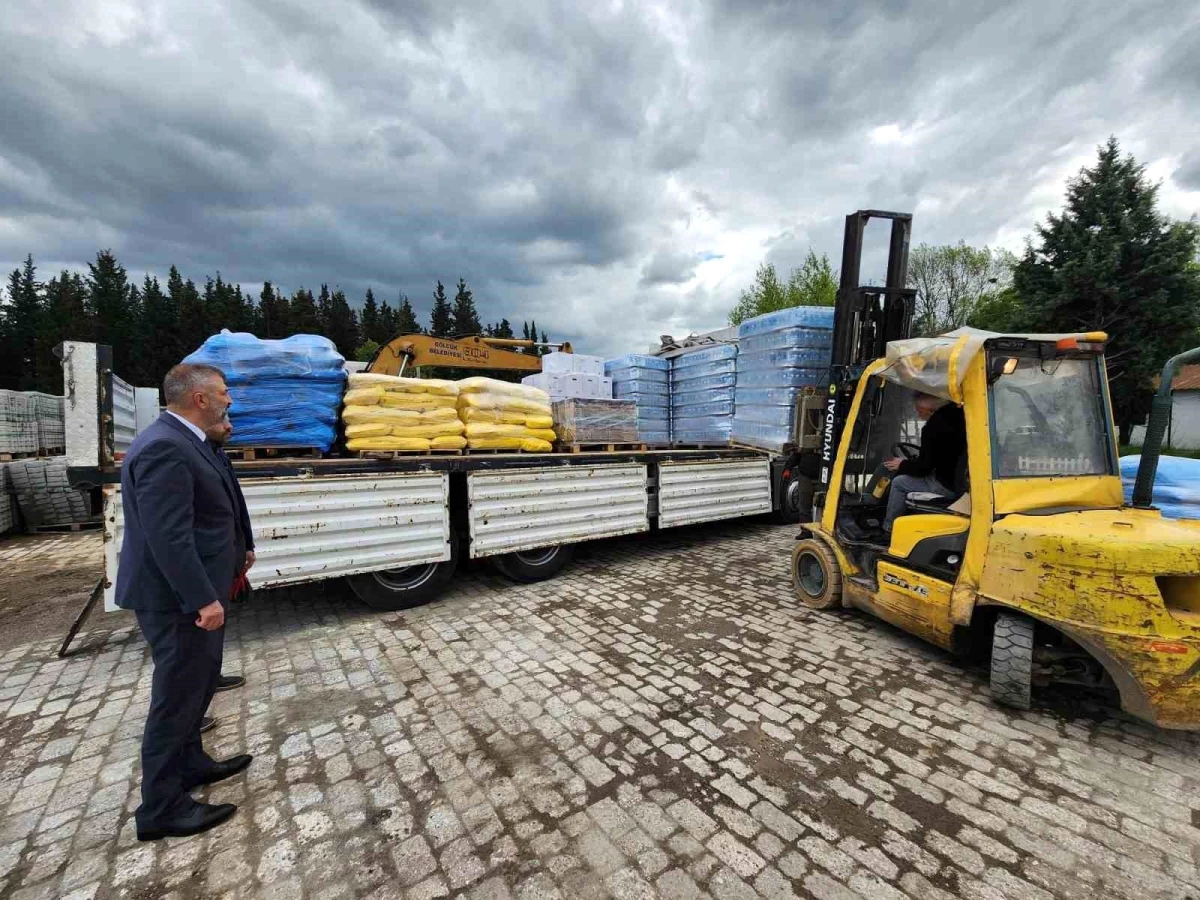 Gölcük Belediyesi, Hatay\'daki depremzedelere yardım malzemeleri gönderdi