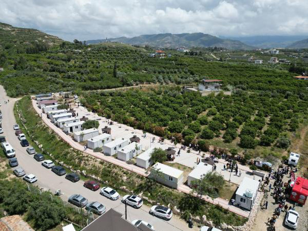 Hatay\'da depremzedelere öğretmenlerden destek