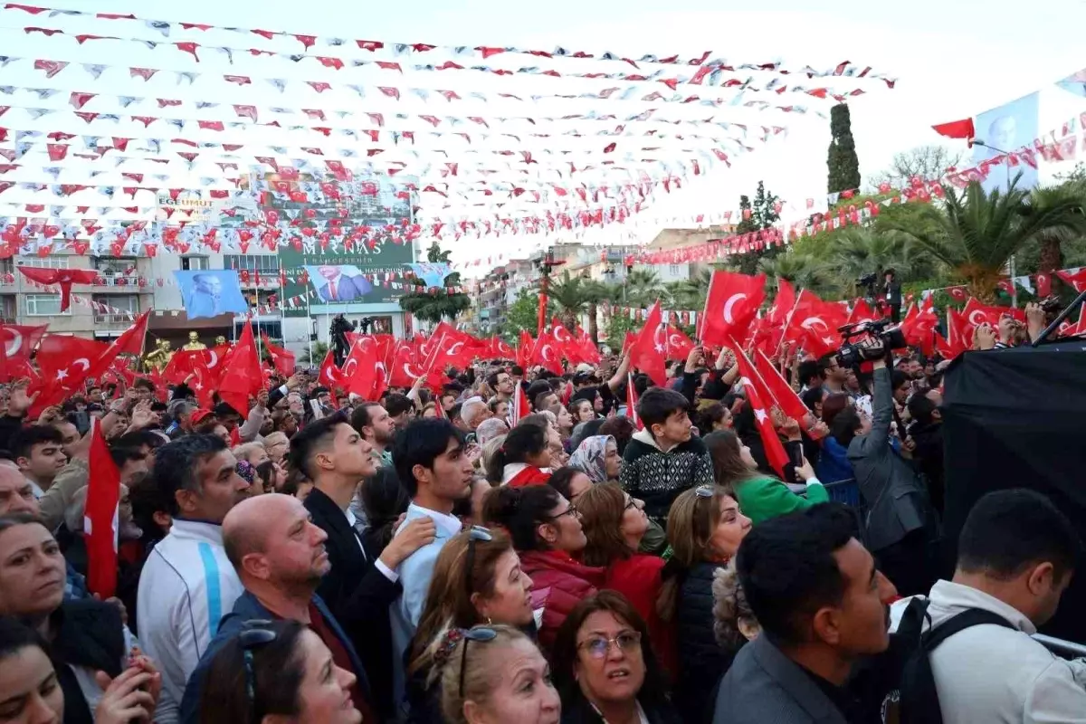 İstanbul Büyükşehir Belediye Başkanı Ekrem İmamoğlu Manisa\'da miting düzenledi