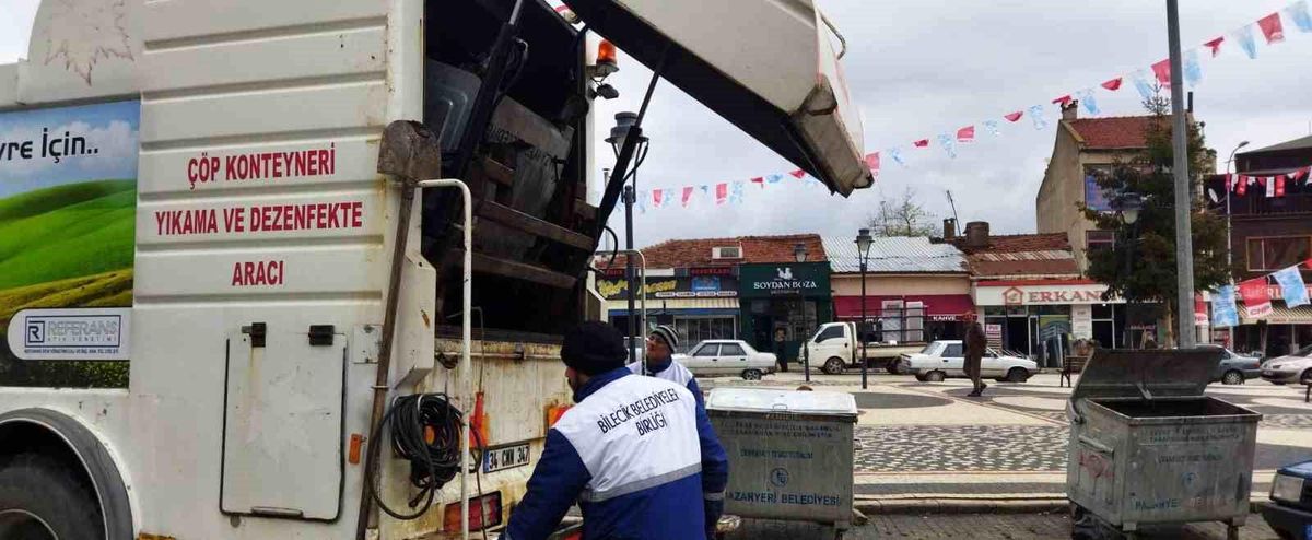 Pazaryeri ilçesinde çöp konteynırları yıkandı