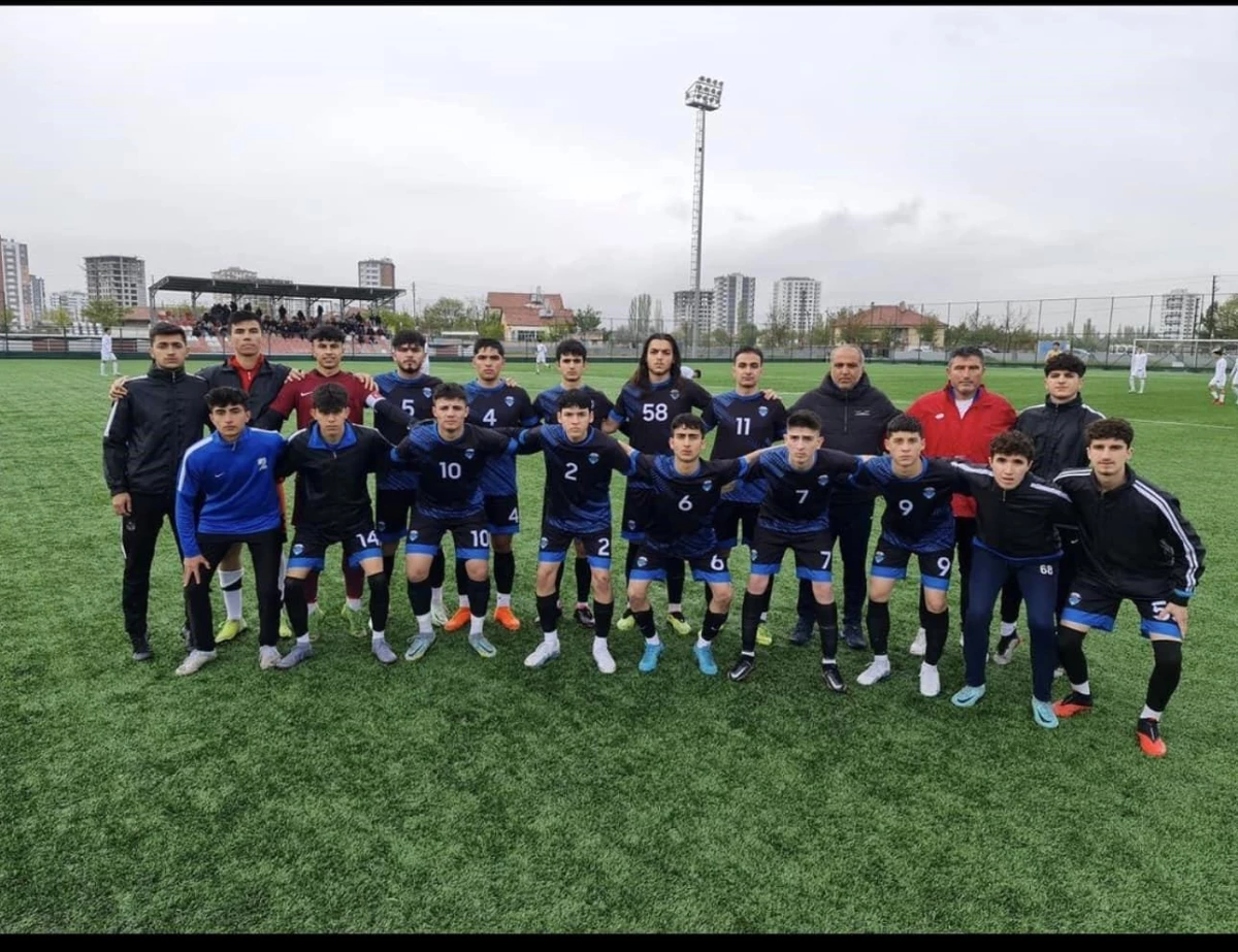 Kayseri Atletikspor U18, Kayseri Şekerspor\'u 3-2 mağlup ederek şampiyon oldu