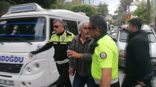 Direksiyon başında sızan sürücüden ilginç savunma: Hayvanım balkondan aşağı düştü. İçiyorsam sebebi var Direksiyon başında sızan sürücüden ilginç savunma: Hayvanım balkondan aşağı düştü. İçiyorsam sebebi var
