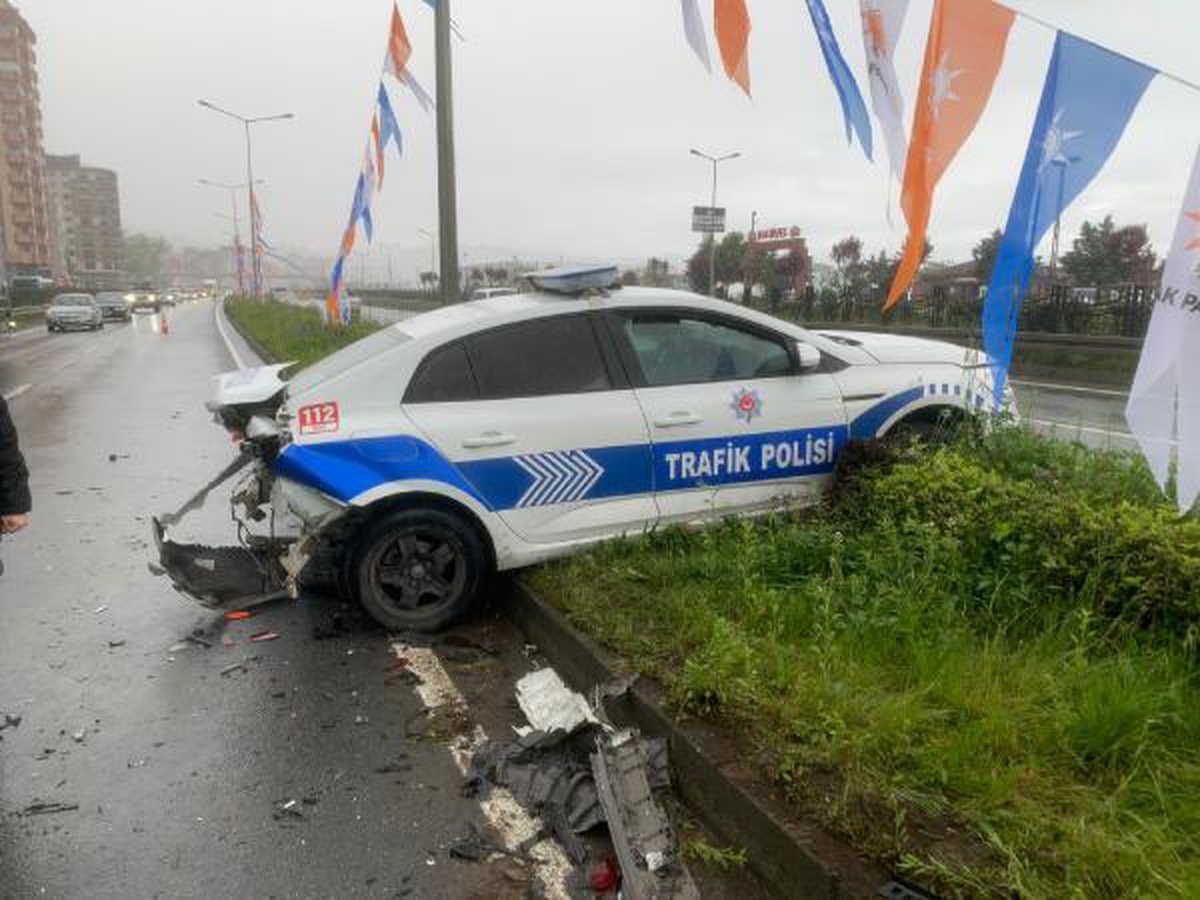 Rize\'de trafik kazası: Otomobil polis aracına çarptı, 2 yaralı