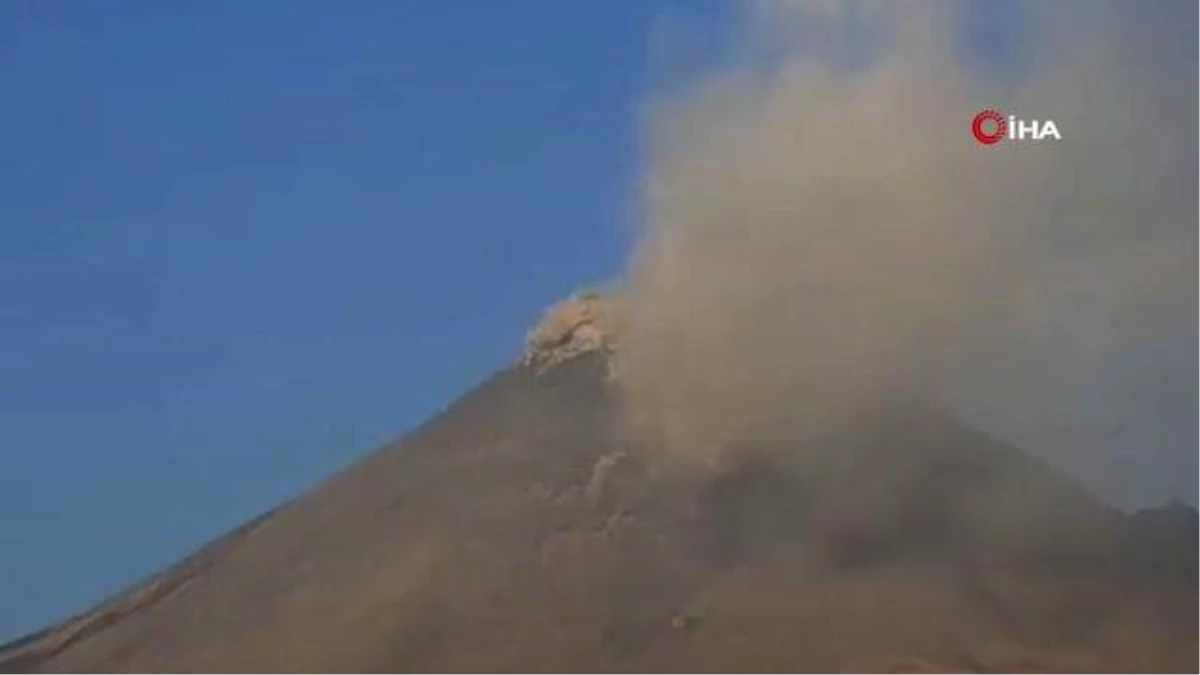 Meksika\'daki Popocatepetl Yanardağı\'ndan kül yağışı: Uçuşlar askıya alındı